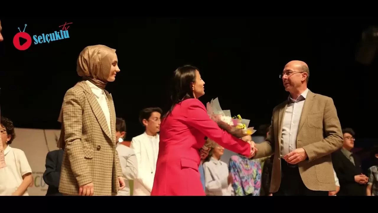 Selçuklu Sanat Akademisi Muhteşem Tiyatro Gösterisi “Paldır Güldür Şov” İle Sahnede
