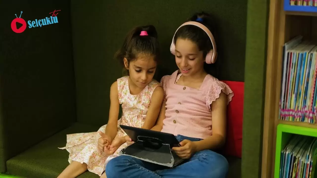 Minik Okurlar Kütüphane Keyfini Paylaşıyor